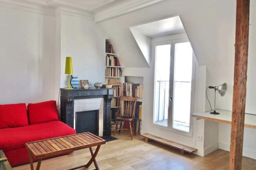 Very Nice Apartment Between Pigalle And Montmartre — отель с удобным расположением в Париже