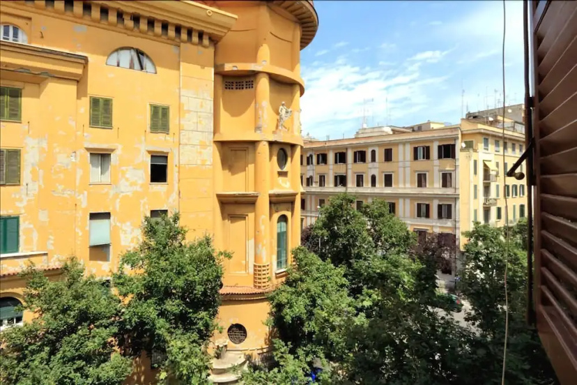 Bright one bedroom Halldis apartment close to St Peter's square. — отель с удобным расположением в Риме