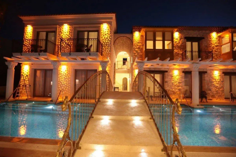 Hotel De Gold Alacati — забронировать отель в Чешме