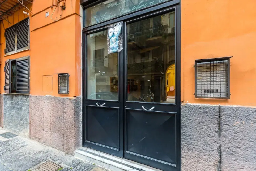 Napoli White Apartment by Wonderful Italy — отель с удобным расположением в Неаполе