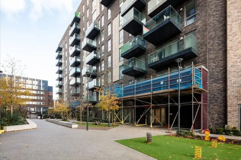 Цены на Impeccable 2-bed Apartment in Wembley в Лондоне