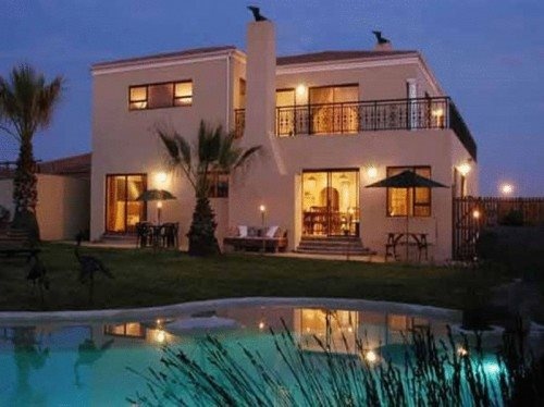 Цены на Afro-Chic Guest House в Кейптауне