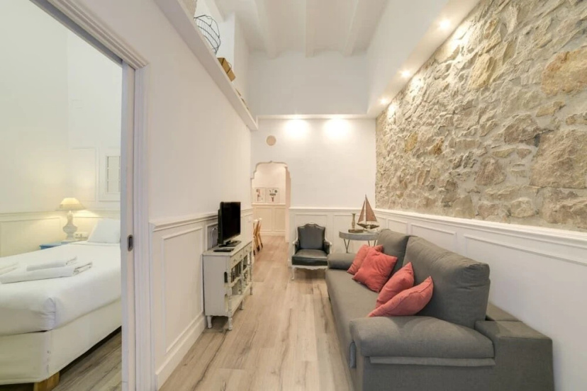 Цены на Stylish 1 Bedroom Apartment With Terrace in Lesseps в Барселоне