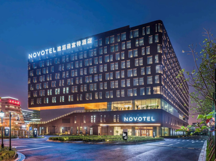 Novotel Shanghai Hongqiao Hotel — отель с удобным расположением в Шанхае