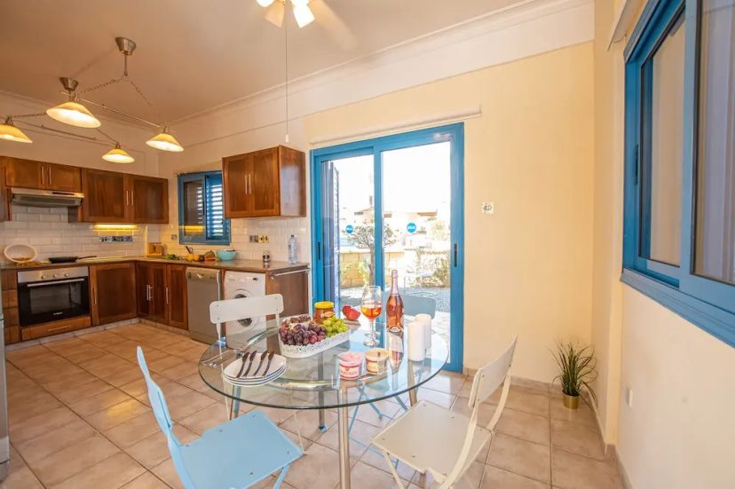 Marina Blue Villa — отель с удобным расположением в Айя-Напа
