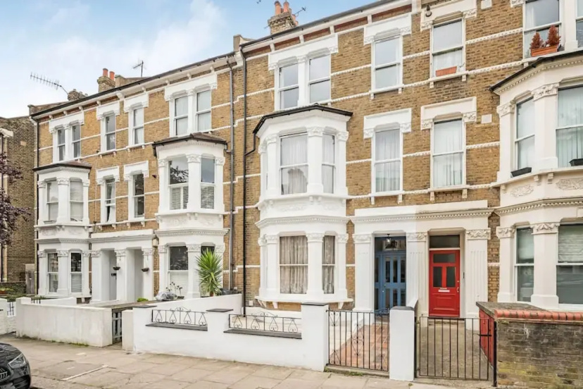 Modern 5-bed Home in Maida Vale — забронировать отель в Лондоне