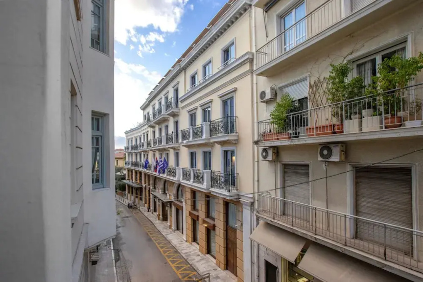 Neoclassical Apartment near Syntagma - Plaka by GHH — отель с удобным расположением в Афины