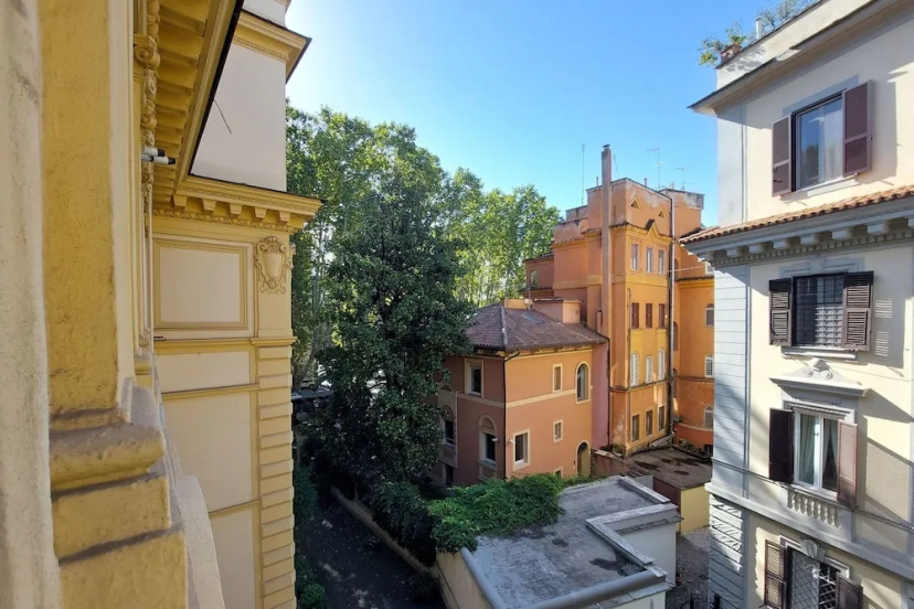 Rare Large and Elegant Rome Apartment in Prati Neighborhood Perfect for Families or Friends — отель в Риме, Италия