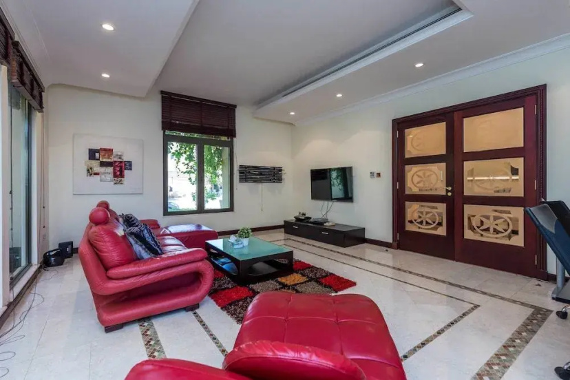 Palm Jumeirah Villa in Frond E by Deluxe Holiday Homes — отзывы гостей и цены