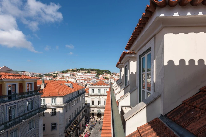 ALTIDO Lux Chiado 2-Floor 3-BR Apartment w/Garage — отель с удобным расположением в Лиссабоне