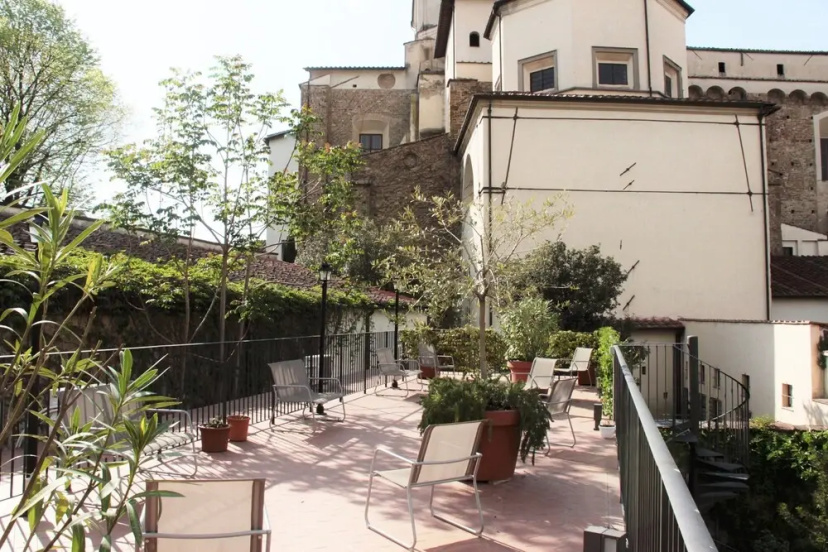 Domus Giorgio Authentic 1600's apt with Stunning Garden and Rooftop — комфортный отель в Флоренции