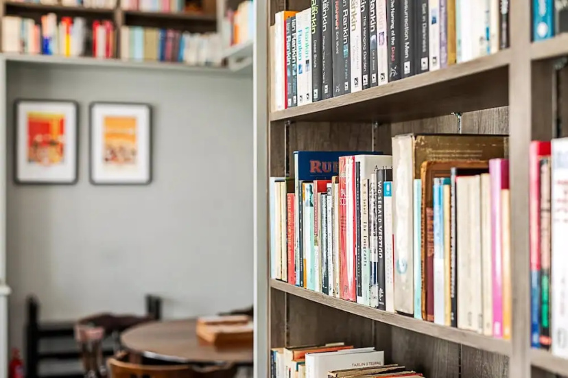 Book Lovers West End Home — забронировать отель в Лондоне