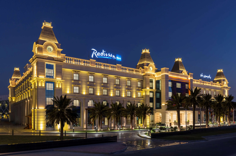 Radisson Blu Hotel, Ajman — отель с удобствами в Аджман