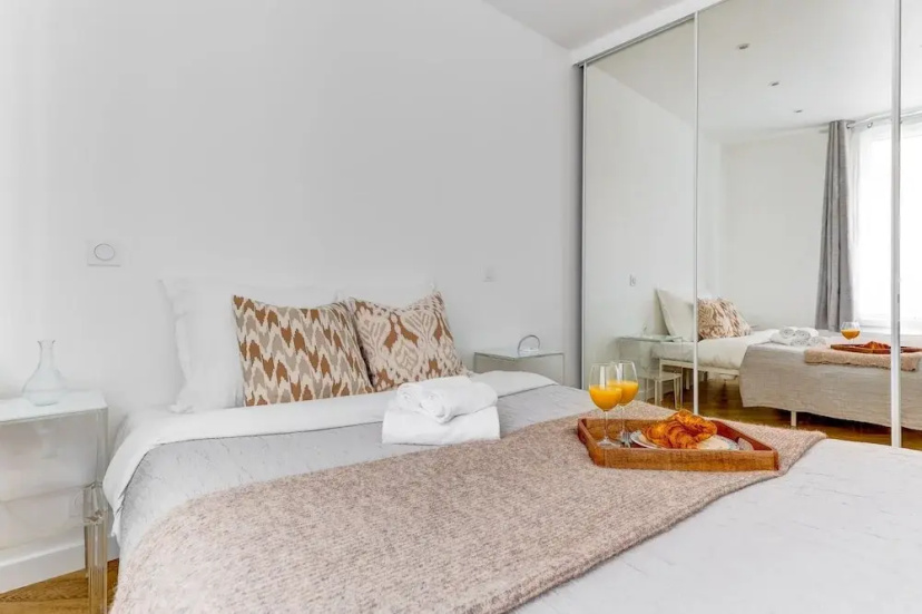 Bright 1BR Near Seine & Eiffel Tower — отзывы гостей и цены