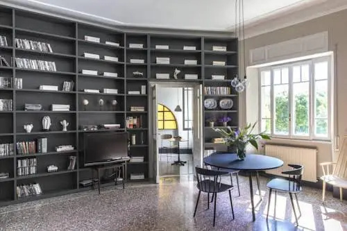 Garibaldi Suites Apartment — отель с удобным расположением в Риме