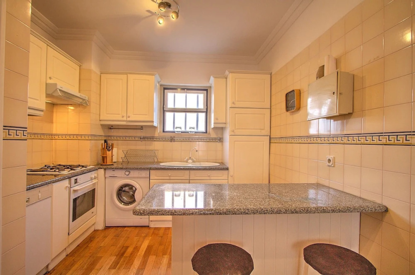 In the Heart of Bairro Alto-live Like a Local — забронировать отель в Лиссабоне