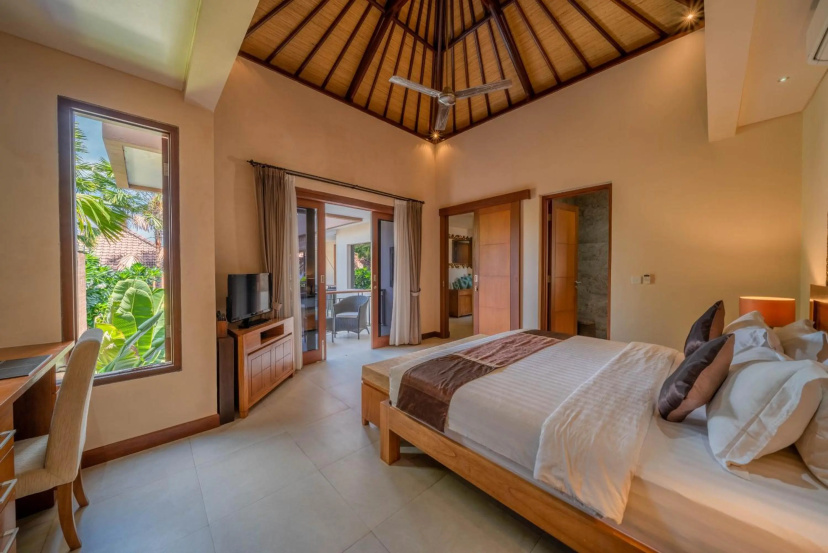 Villa Seacluded 1 - 3BR Villa in Central Seminyak - Large Pool — отель с удобным расположением в Кута