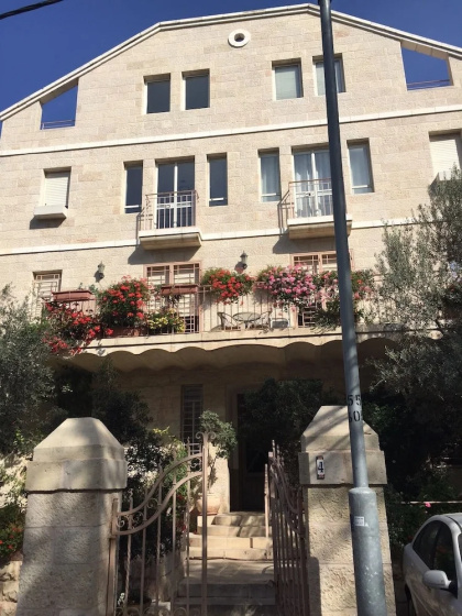 4 Yonatan - Emek Refaim - Jerusalem-Rent — отель с удобным расположением в Иерусалим