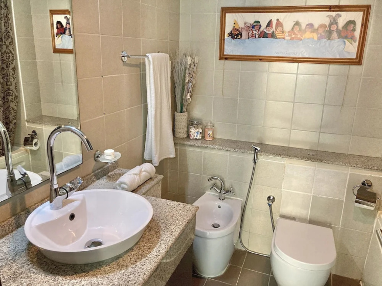 Whitesage - Marina Gem, Fancy Apartment with Waterfront Views — комфортный отель в Дубае