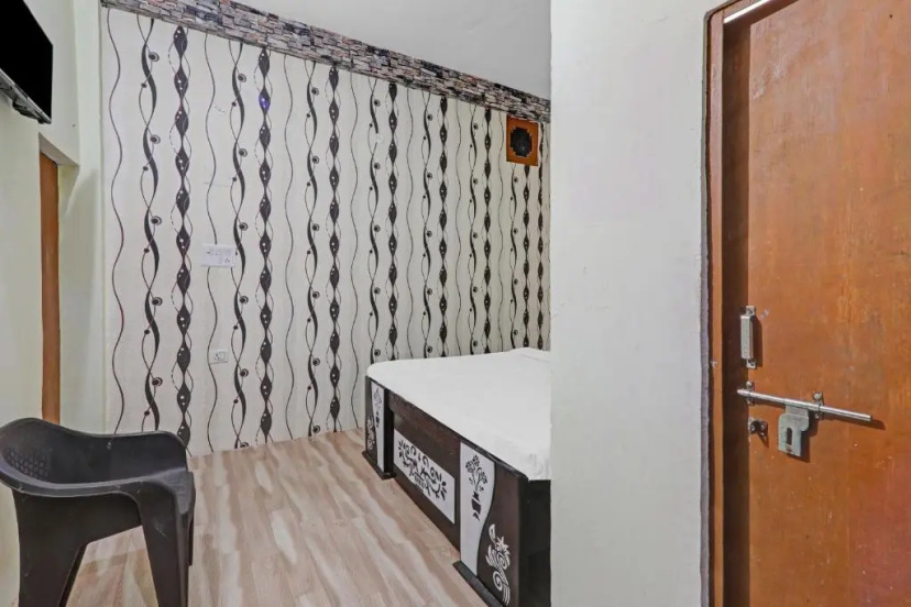 OYO 86824 Hotel Shriyam Shree - Hotel in Λάκναου - Photo 1