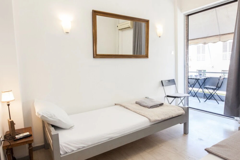 Charming 2 Bedroom apt next to Panormou — отель с удобным расположением в Афины