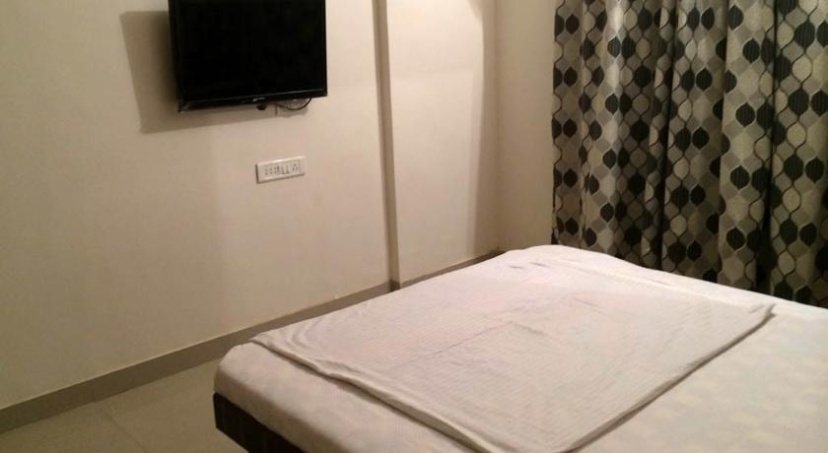 Mumbai Holiday Home-Neptune Powai — отель с удобным расположением в Мумбаи
