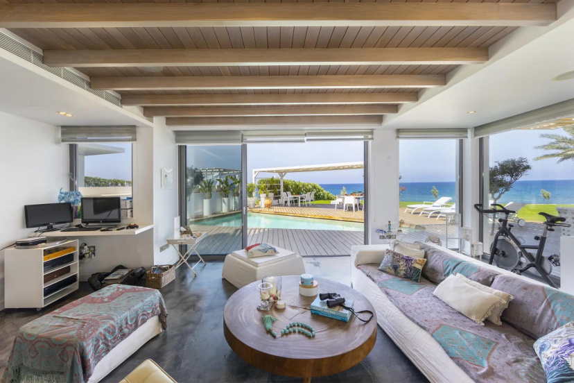 Beachfront Dream Villa — отель с удобствами в Протарас