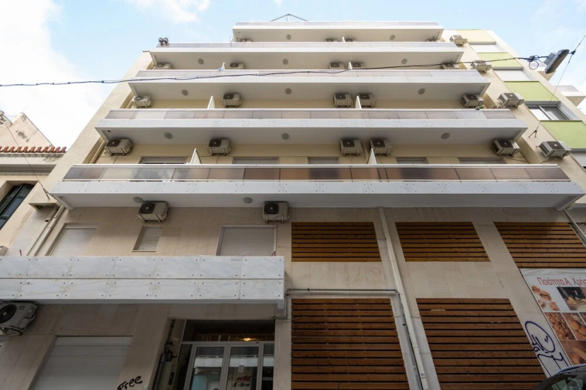 Modern Apartment in Exarchia — забронировать отель в Афины