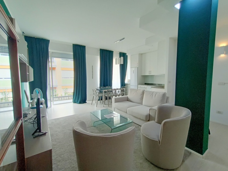 JOIVY Elegant Flat For 4 with 2 Balconies — отель с удобным расположением в Милане