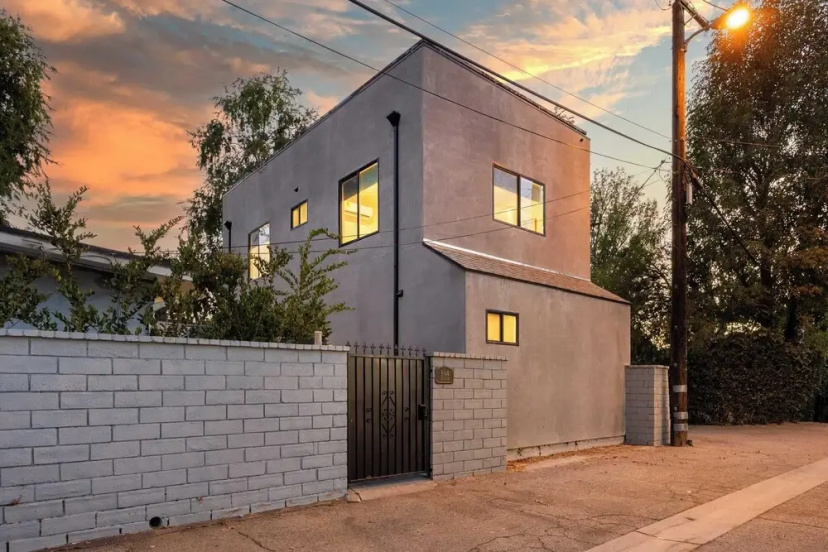 Fulton Buyout by Avantstay Sherman Oaks Estate + View 3 — отель в Лос-Анджелесе, Соединенные Штаты Америки