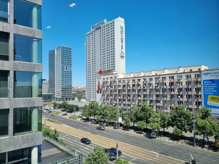 Great City Center Apartment by Renters — комфортный отель в Варшаве