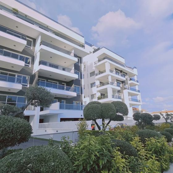 118 LCA - Stay White Petals Apartment — отель с удобным расположением в Ларнака