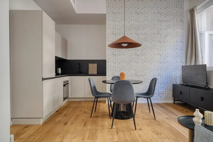 Modern 1-Bedroom Flat in Central Milan — отель с удобствами в Милане