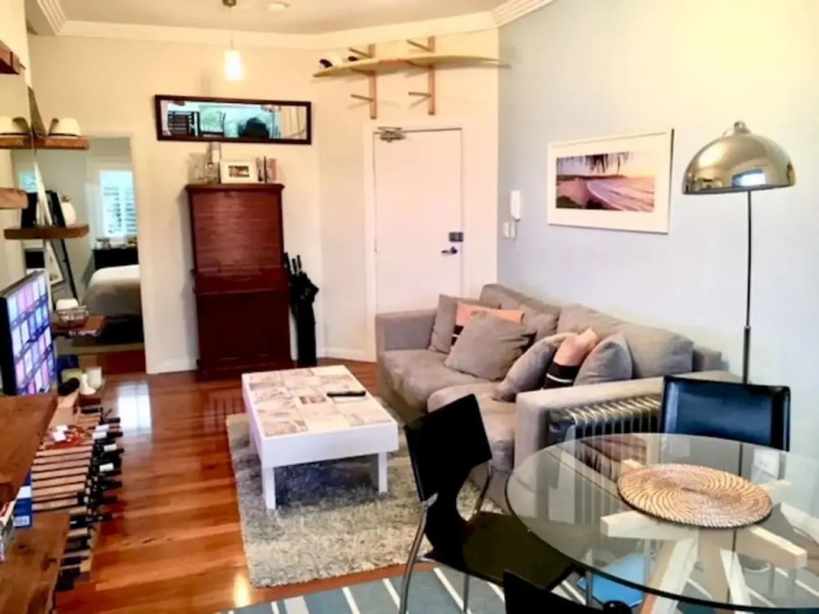 Sleek Contemporary Bondi Beachside Apartment — забронировать отель в Сиднее