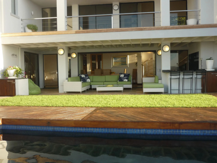 Сравните цены на 185 on Beach Boutique Suites and Apartments в Кейптауне