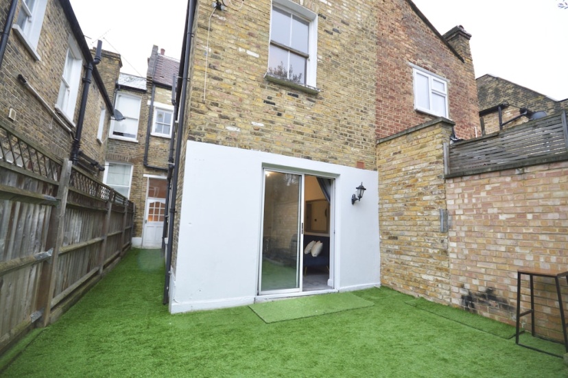 Beautiful Garden Flat near Chelsea — отель с удобным расположением в Лондоне