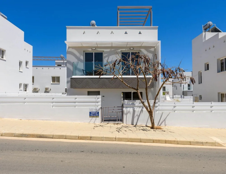 Nissini Villa 4 in Ayia Napa — отель с удобным расположением в Айя-Напа