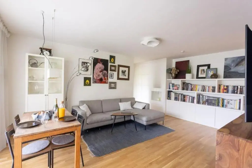 Dream Apartment - central and quiet with AC and free parking garage — забронировать отель в вене