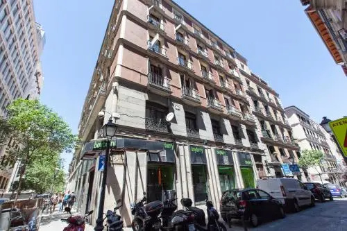 Apartamentos Day Madrid Valverde Centro Gran Via Sol Malasaña — комфортный отель в Мадриде