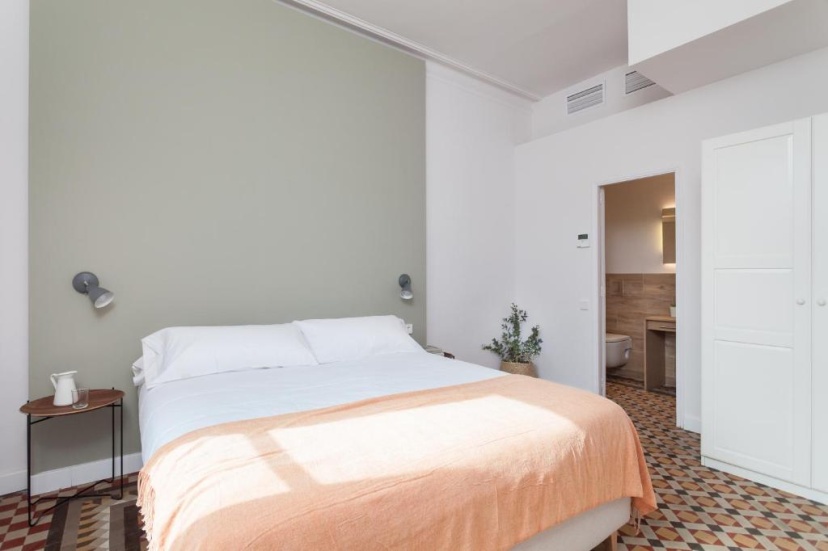 6 Dormitorios En Apartamento Modernista En El Corazon de Barcelona — комфортный отель в Барселоне
