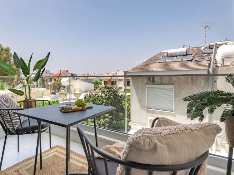 Цены на Sanders Cruise - Lovely Studio Apt With Balcony в Лимассол