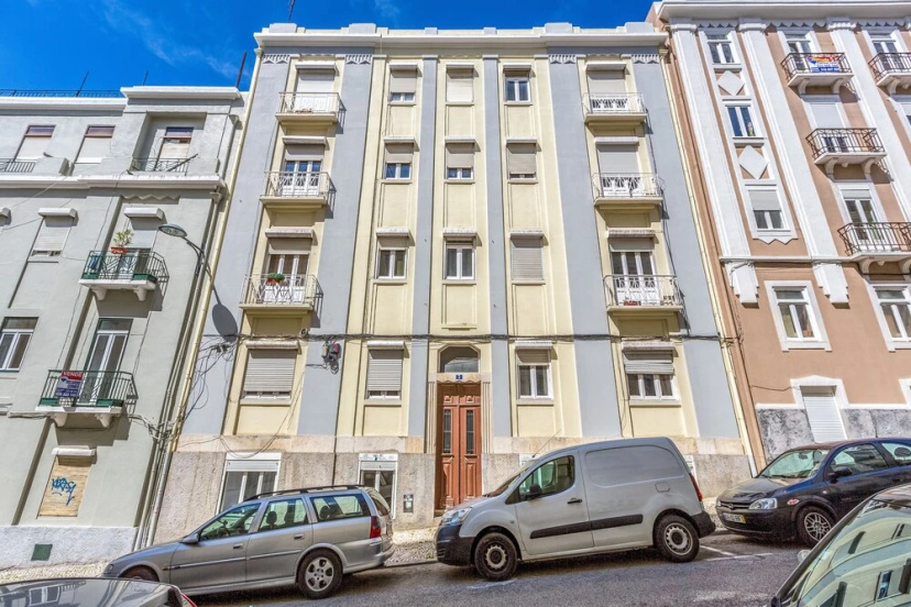 Baixa 2 Bedrooms Apartment with Patio + Free Pick Up By TimeCooler — отель с удобным расположением в Лиссабоне