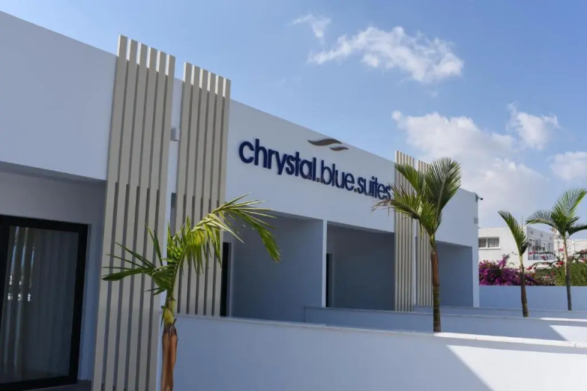 Chrystal Blue Suites Studio Apartment SELENE — отель с удобствами в Протарас