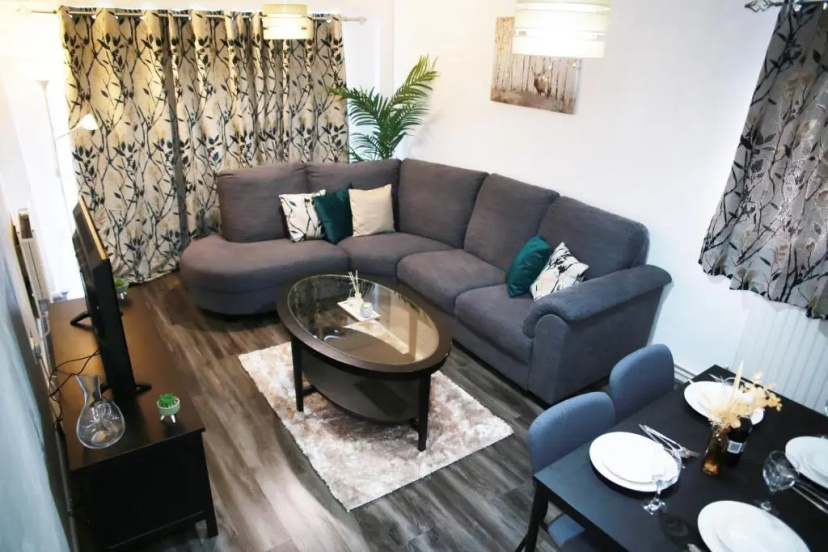 Lovely 2-bed Apartment in Harrow — отель с удобным расположением в Лондоне