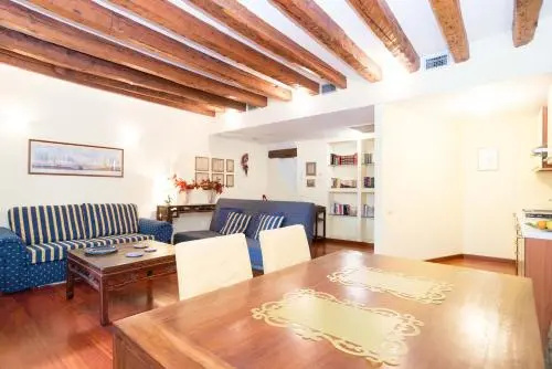 Casa Nocciola Veniceiloveyou Apartments — отель с удобствами в Венеции