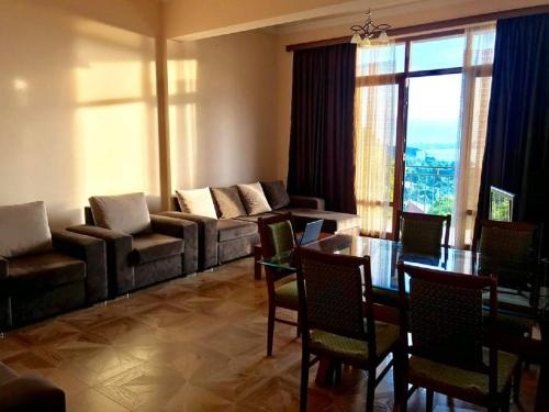 15 Kviparosi Guest House — отель с удобствами в Батуми