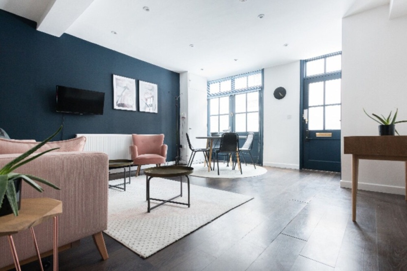 4 Beds - 1 House With Its Own Private Studio Space — забронировать отель в Лондоне