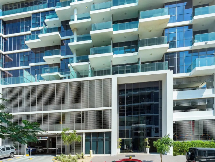 Luxury StayCation - Studio in Damac Hills with Balcony and Golf Views — отзывы гостей и цены