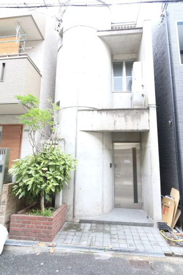 Kurosaki House — отель с удобствами в Осаке