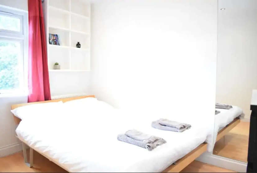 Spacious 2 Bedroom Apartment in Trendy Dalston — отель с удобствами в Лондоне